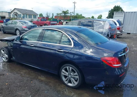 2018 Mercedes-Benz E 300 4Matic z USA, uszkodzony, nr VIN WDDZF4KB7JA432582